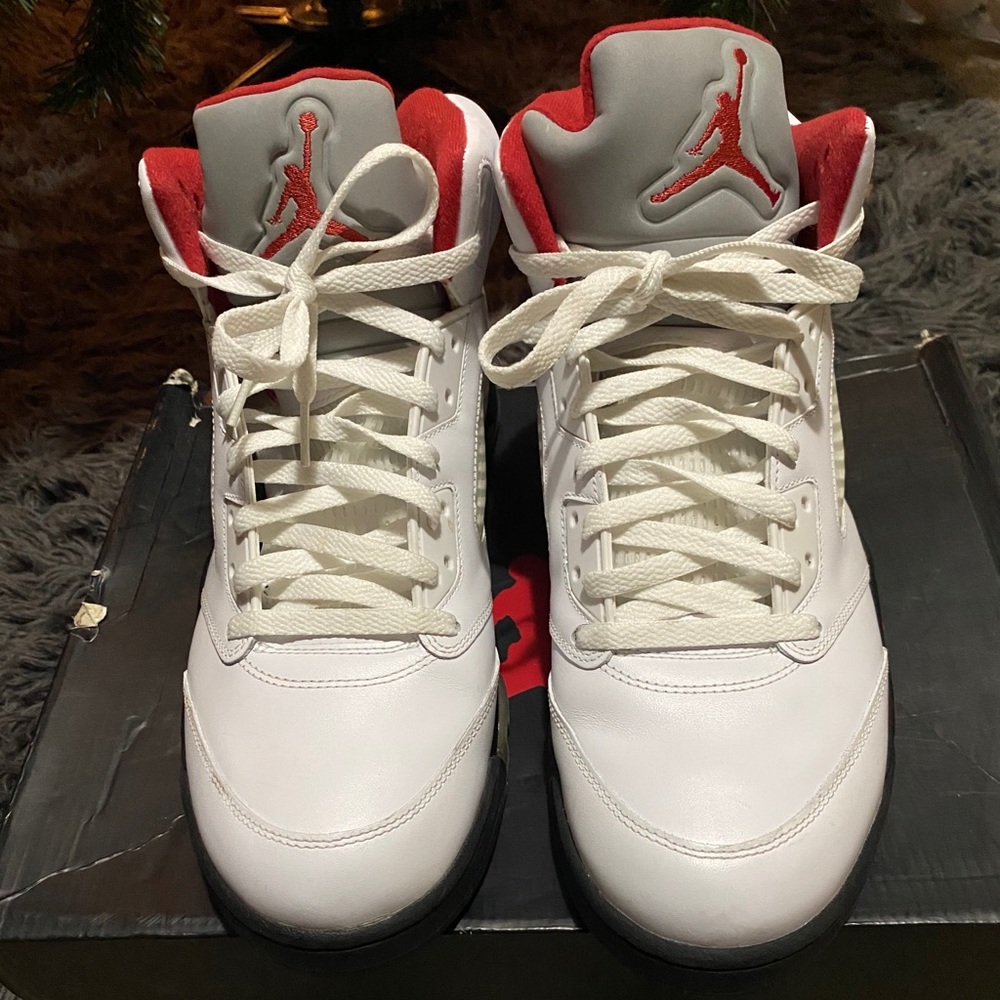 Jordan Retro 5 “Fire Red”